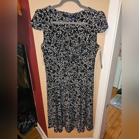 Chaps Woman’s Black/White Faux Criss Cross Wrap Front Dress Size M NEW With Tags - Picture 1 of 4